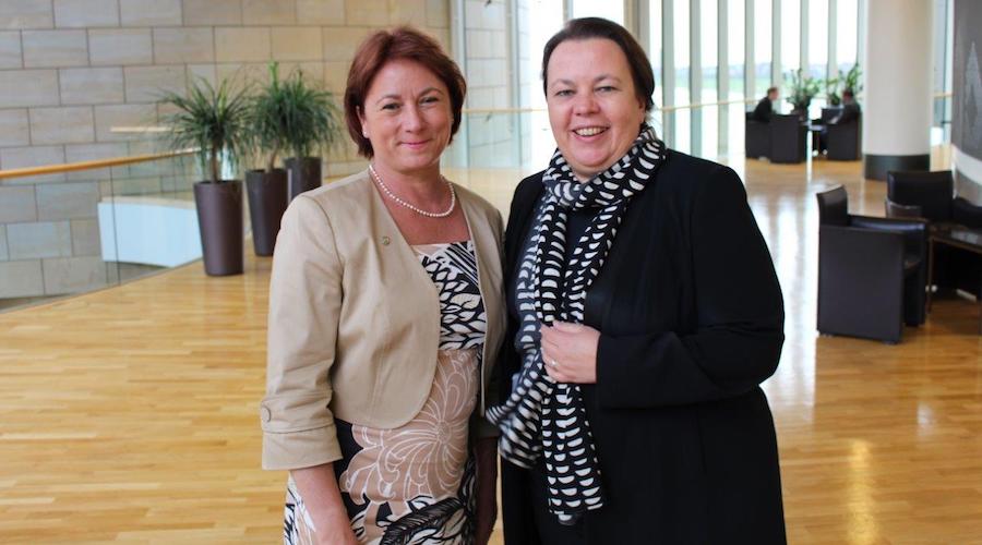 Bianca Winklemann und Ministerin Ursula Heinen-Esser. Bianca Winklemann und Ministerin Ursula Heinen-Esser.