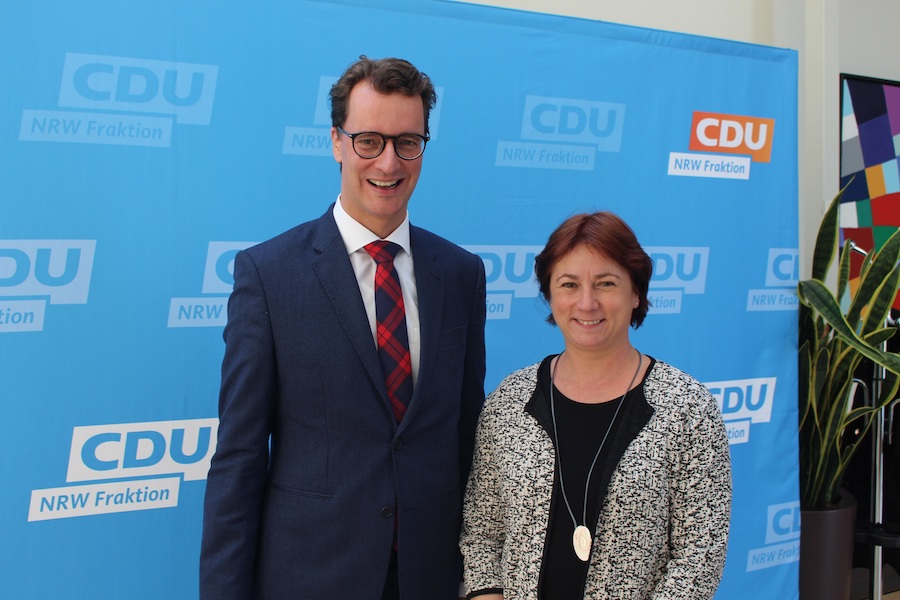Das Ministerium von Verkehrsminister Hendrik Wst frdert den Radwegebau in NRW in 2021 mit 17,4 Millionen Euro. Das freut auch Bianca Winkelmann (Archivbild).