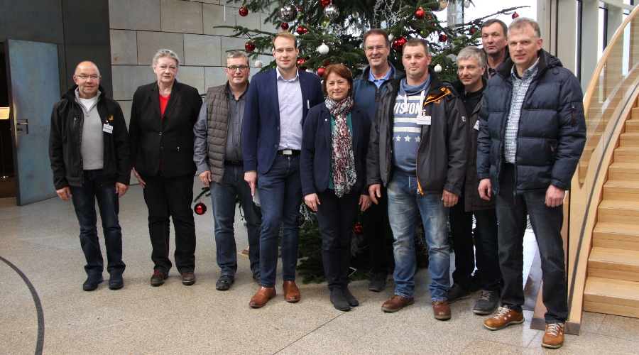 Bianca Winkelmann MdL (Mitte) mit dem Umweltreferenten der CDU-Fraktion, Philip Testroet, und dem Wasserverband Weserniederung Bianca Winkelmann MdL (Mitte) mit dem Umweltreferenten der CDU-Fraktion, Philip Testroet, und dem Wasserverband Weserniederung