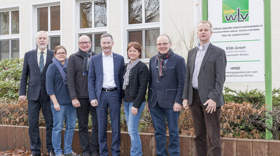 Bianca Winkelmann MdL (Mitte) und Stephen Paul MdL (links neben ihr) beim landwirtschaftlichen Kreisverband Bianca Winkelmann MdL (Mitte) und Stephen Paul MdL (links neben ihr) beim landwirtschaftlichen Kreisverband